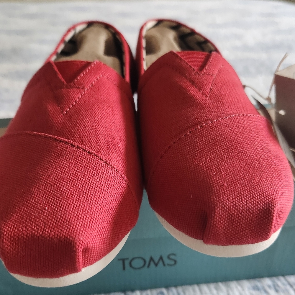 Tom's womens Alpargata slip on canvas flats color red size 7.5 - Picture 3 of 11